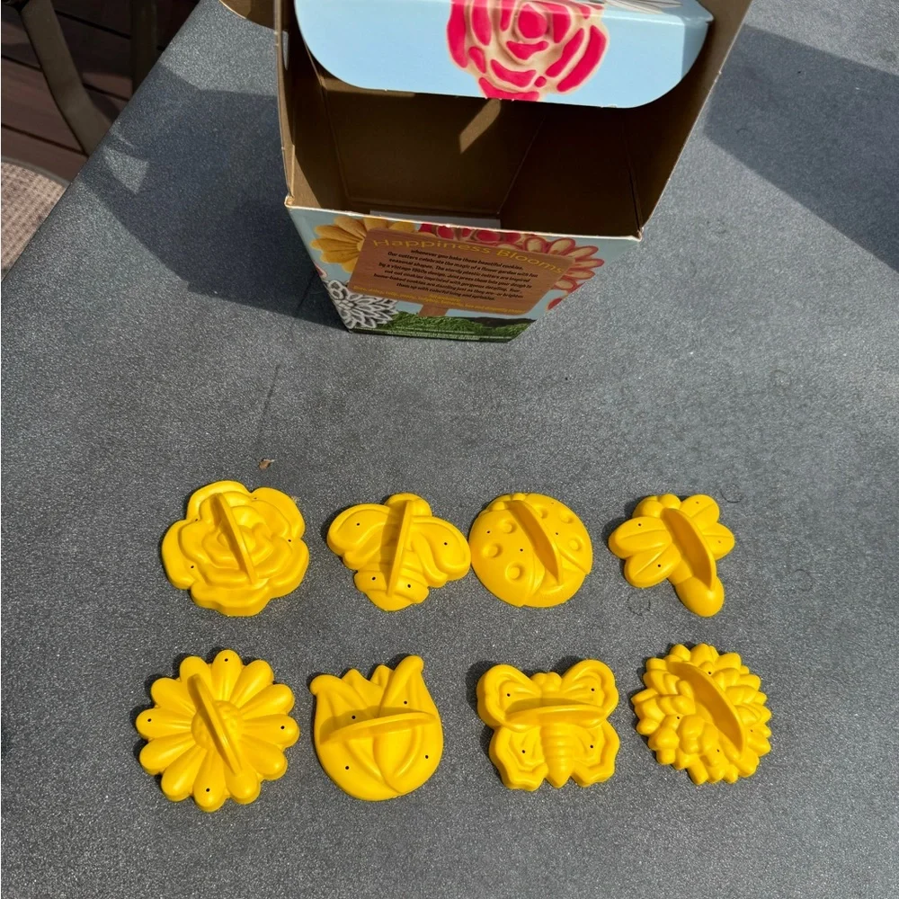 William Sonoma Garden Cookie Cutters Set of 8